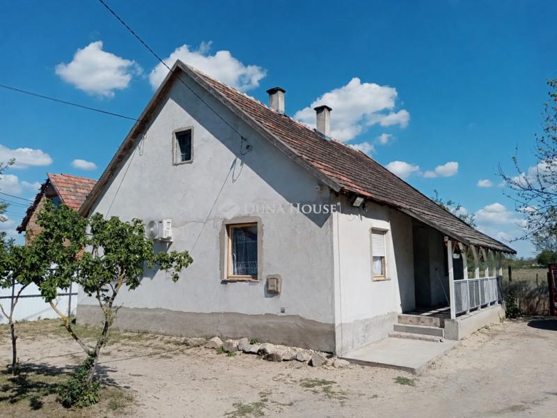 Eladó családi ház Tápiószentmárton