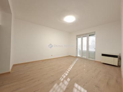 Eladó lakás Komló