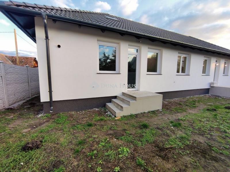 Eladó ikerház Monor