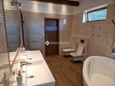 Eladó családi ház Gomba