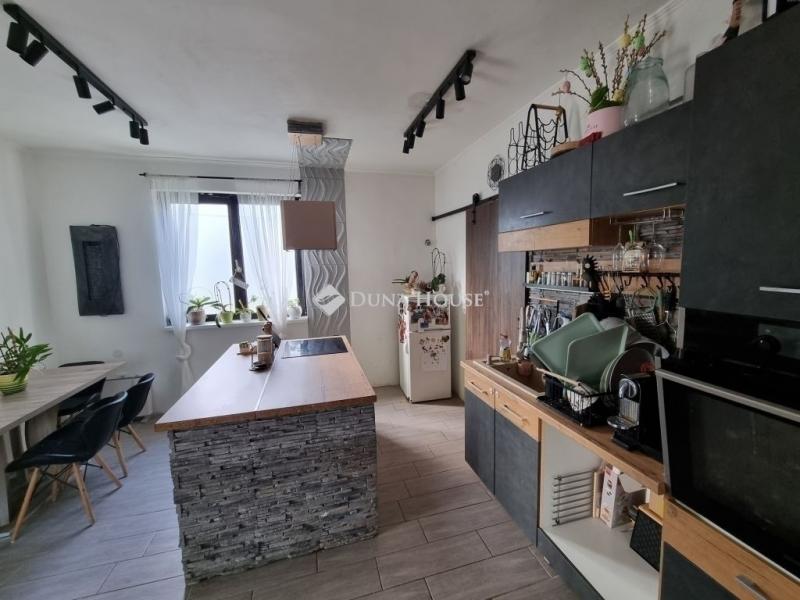 Eladó családi ház Budaörs