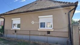 Eladó családi ház Tura