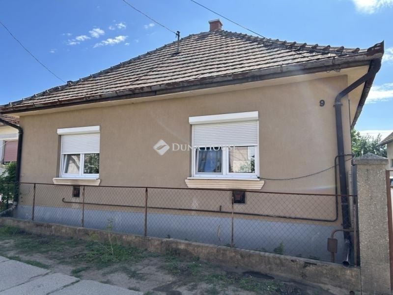 Eladó családi ház Tura