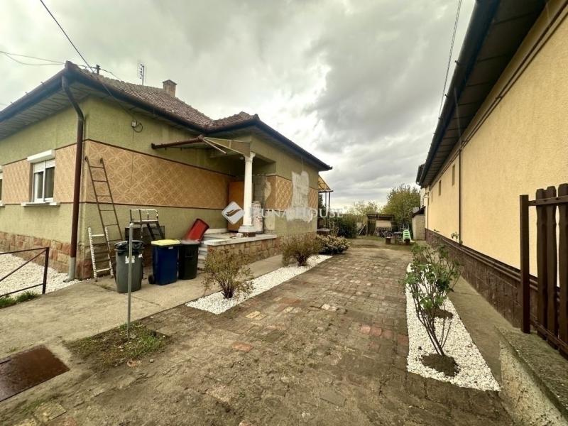 Eladó családi ház Üllő