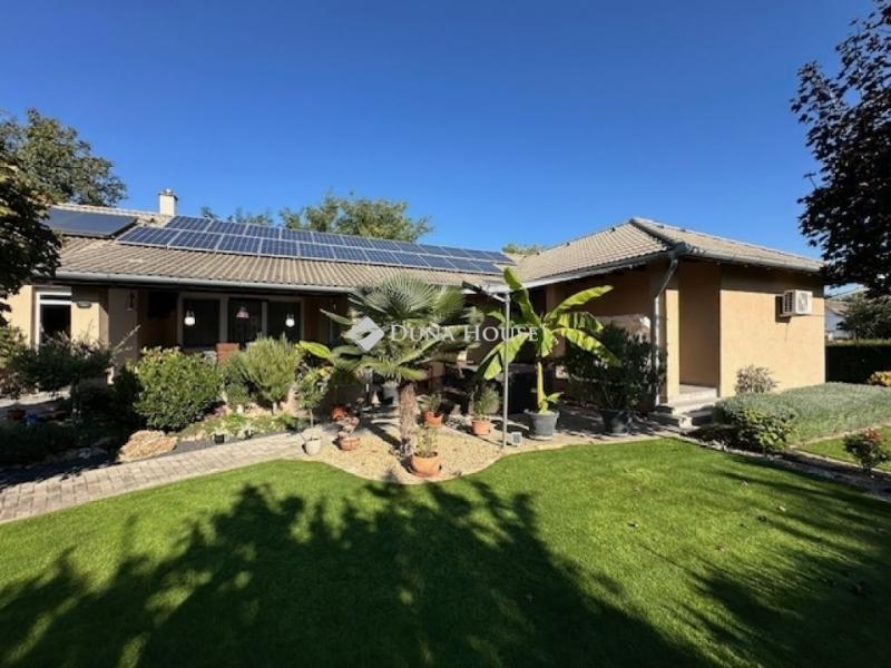 Eladó családi ház Nagyvenyim