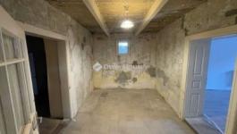 Eladó családi ház Káva