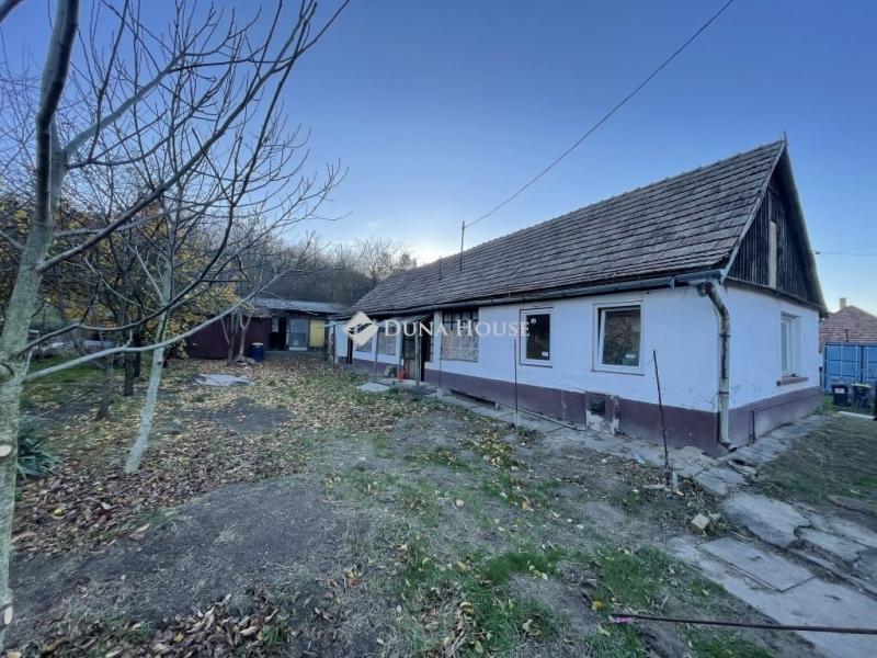 Eladó családi ház Káva