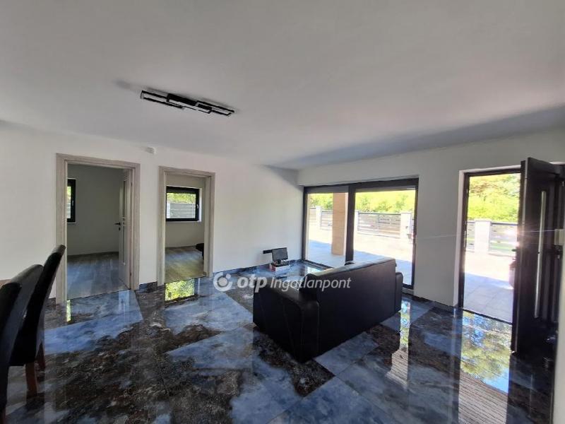 Eladó nyaraló Balatonkenese Balatonakarattya