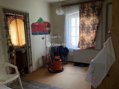 Eladó kastély Dunaalmás