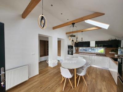 Eladó családi ház Velence