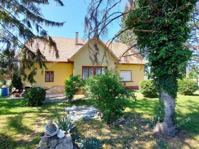 Eladó családi ház Lajosmizse