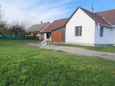 Eladó családi ház Nagyvenyim