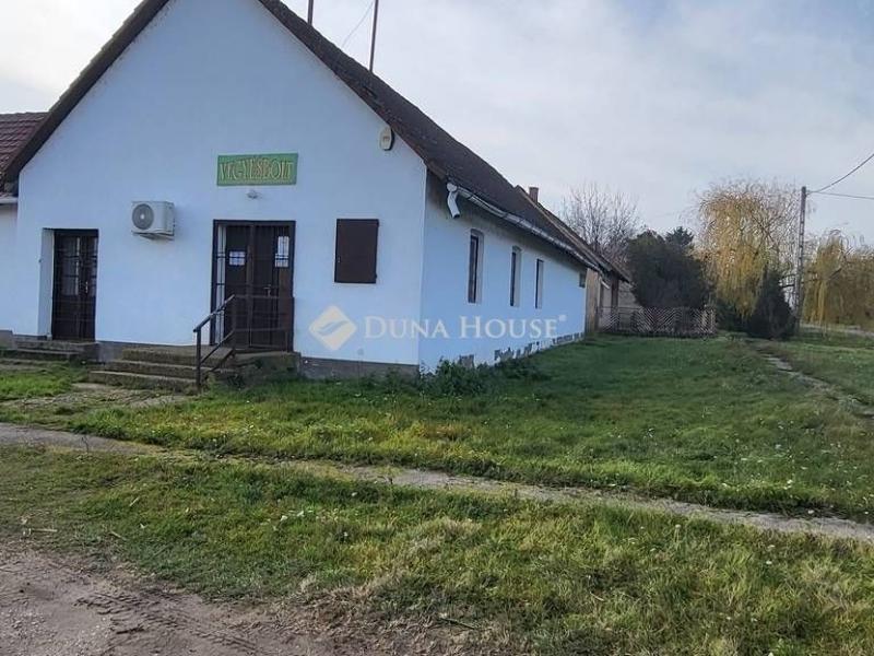 Eladó családi ház Nagyvenyim