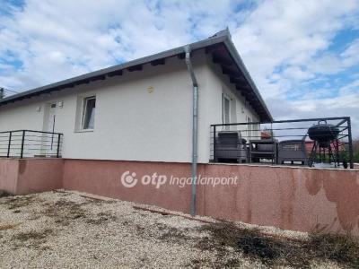 Eladó családi ház Táborfalva