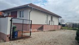 Eladó családi ház Táborfalva