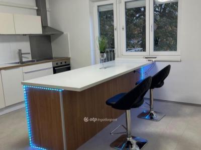 Eladó lakás Komló