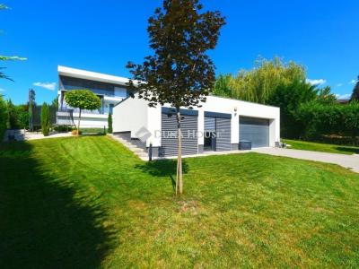 Eladó családi ház Vác