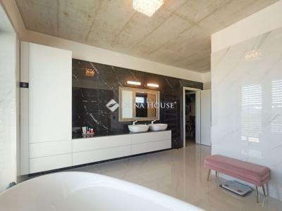 Eladó családi ház Vác