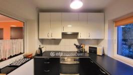 Eladó családi ház Balatonkenese