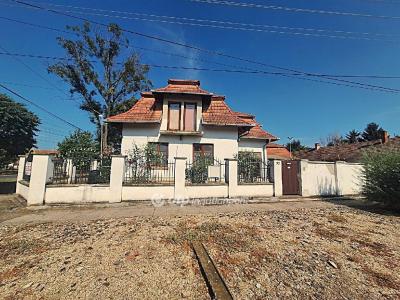 Eladó családi ház Békés