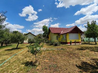Eladó tanya Székkutas