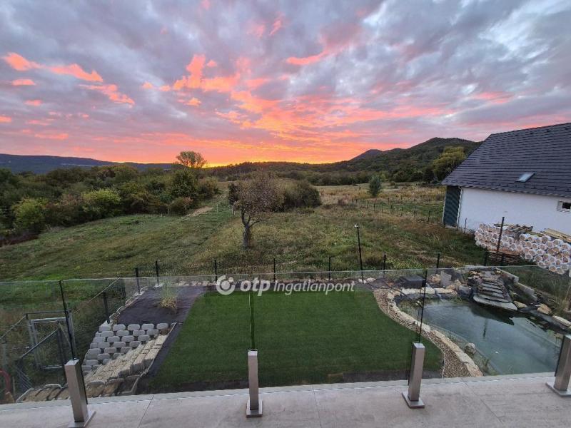 Eladó családi ház Solymár