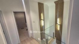 Eladó családi ház Solymár