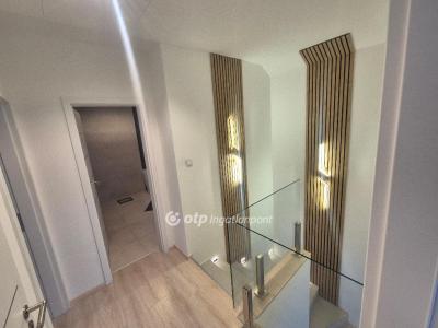 Eladó családi ház Solymár