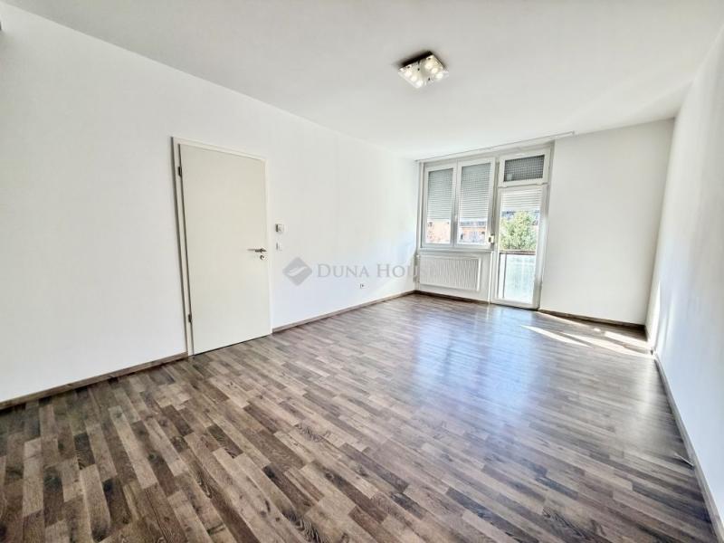 Eladó lakás Tököl