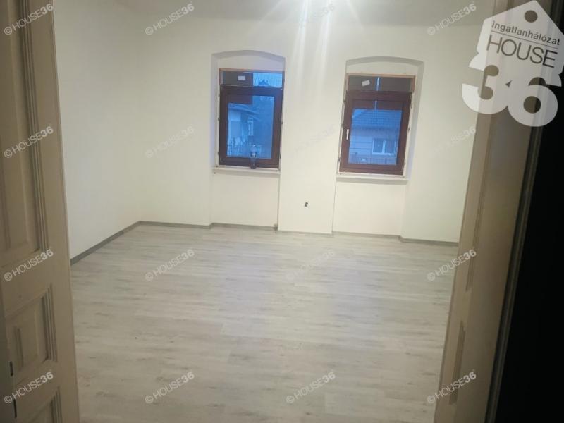 Eladó családi ház Zomba