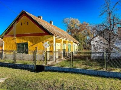 Eladó családi ház Lajoskomárom