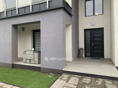 Eladó lakás Újhartyán