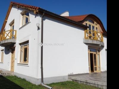 Eladó családi ház Budapest