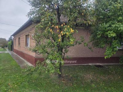 Eladó családi ház Abony