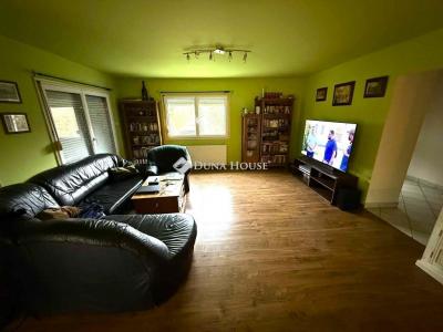 Eladó családi ház Győrújbarát