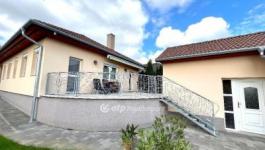 Eladó családi ház Ravazd