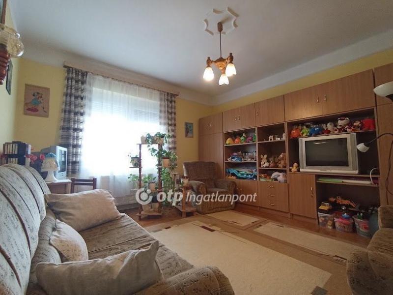 Eladó családi ház Hatvan