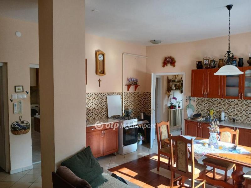 Eladó családi ház Hatvan