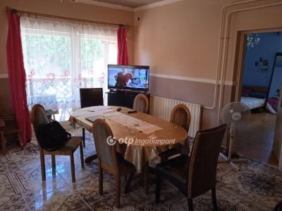Eladó családi ház Hatvan