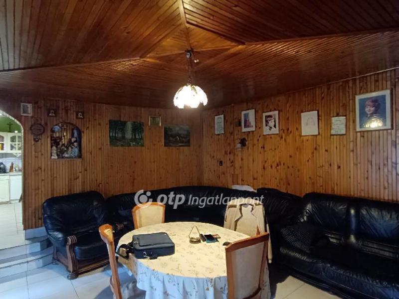 Eladó családi ház Lőrinci