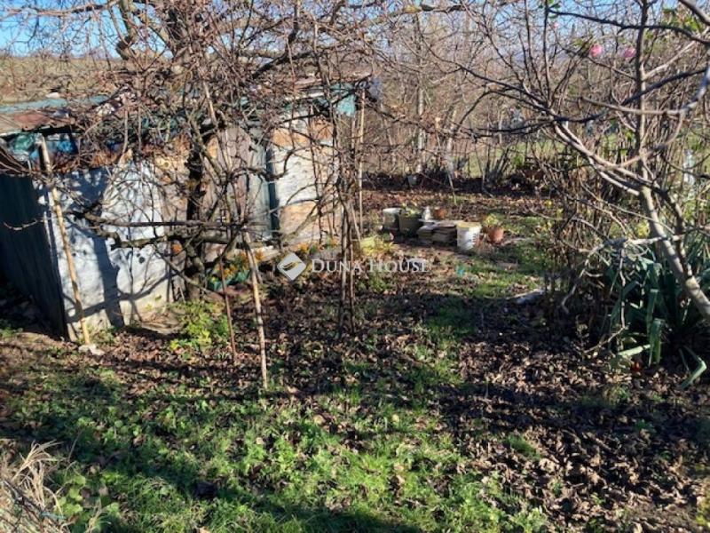 Eladó nyaraló Üröm