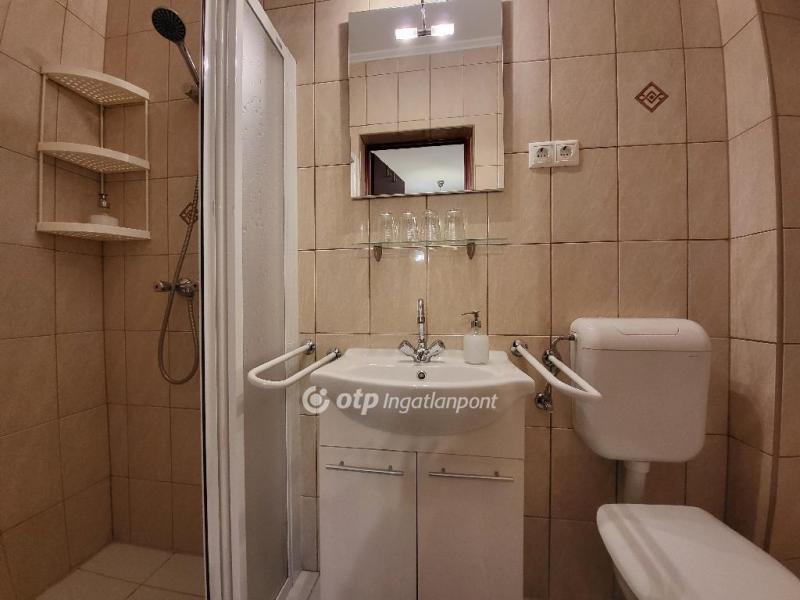 Eladó családi ház Balatonkenese