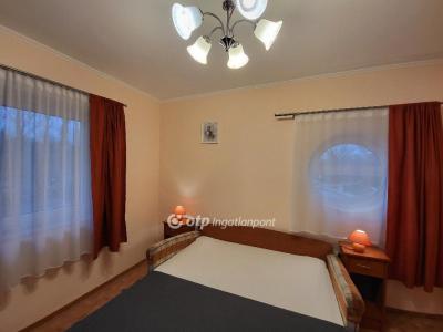 Eladó családi ház Balatonkenese