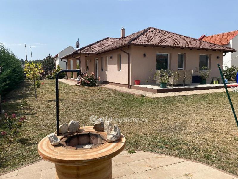 Eladó családi ház Velence