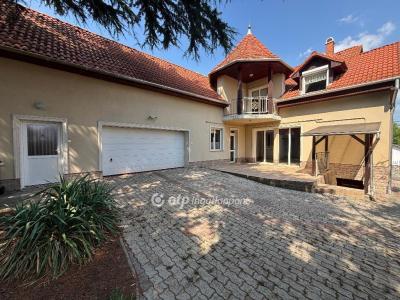 Eladó családi ház Eger