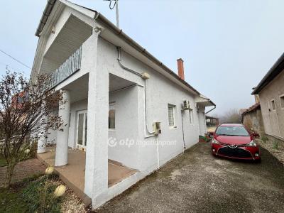 Eladó családi ház Szirmabesenyő