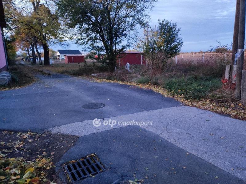 Eladó lakóövezeti telek Szeged