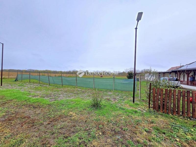 Eladó lakóövezeti telek Görcsöny