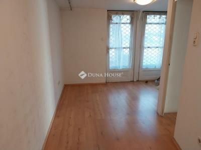 Eladó utcai bejáratú üzlethelység Budapest