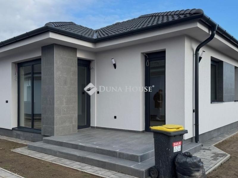 Eladó családi ház Hajdúsámson